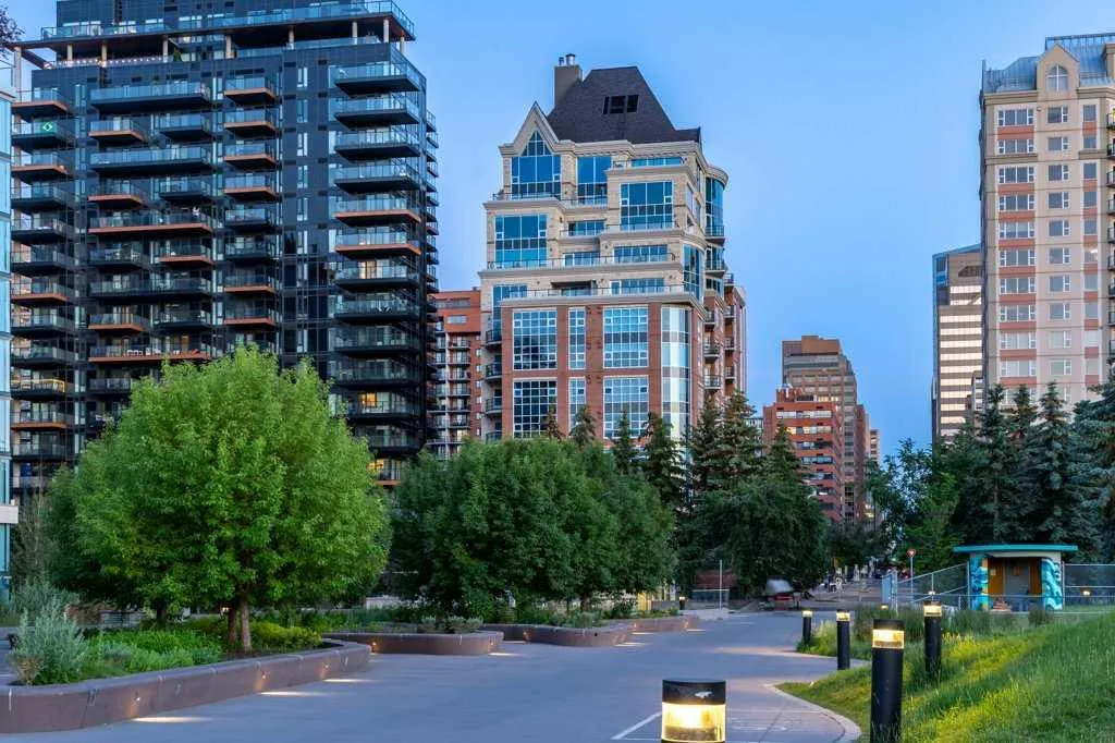 110 7 Street SW Calgary AB T2P 5M9