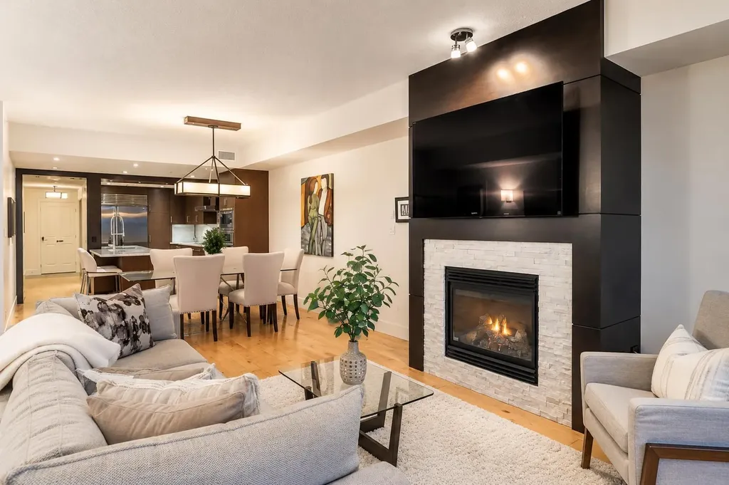110 7 Street SW Calgary AB T2P 5M9