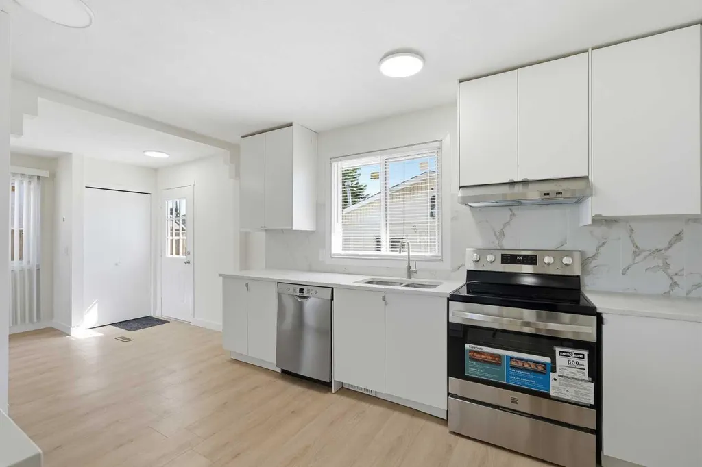 532 Rundleridge Drive NE Calgary AB t1y2k7