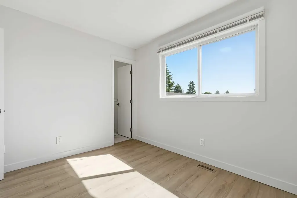 532 Rundleridge Drive NE Calgary AB t1y2k7