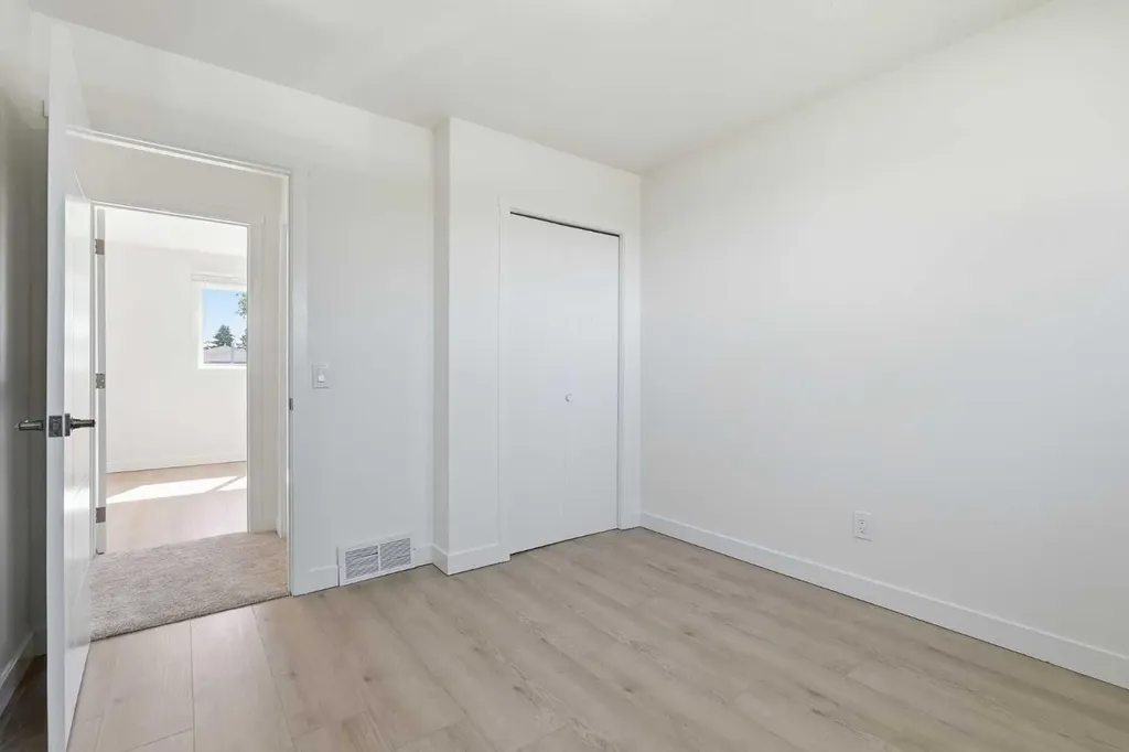 532 Rundleridge Drive NE Calgary AB t1y2k7