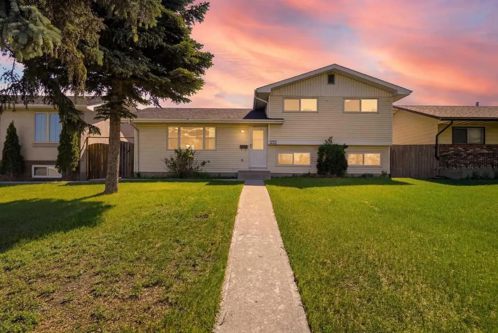 532 Rundleridge Drive NE Calgary AB t1y2k7