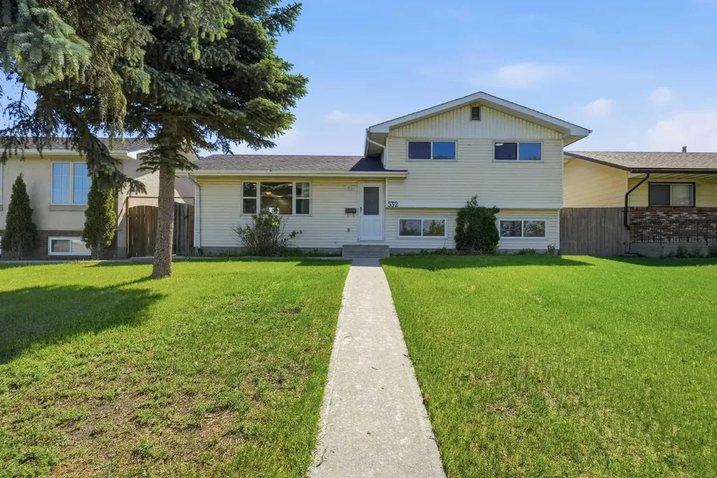 532 Rundleridge Drive NE Calgary AB t1y2k7