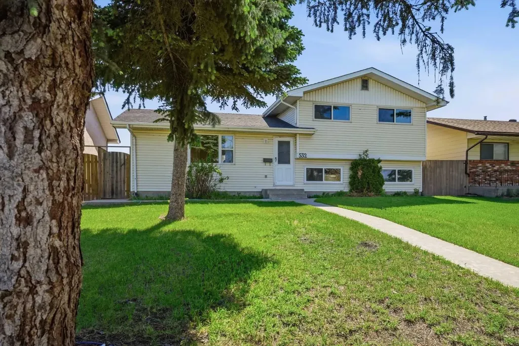 532 Rundleridge Drive NE Calgary AB t1y2k7