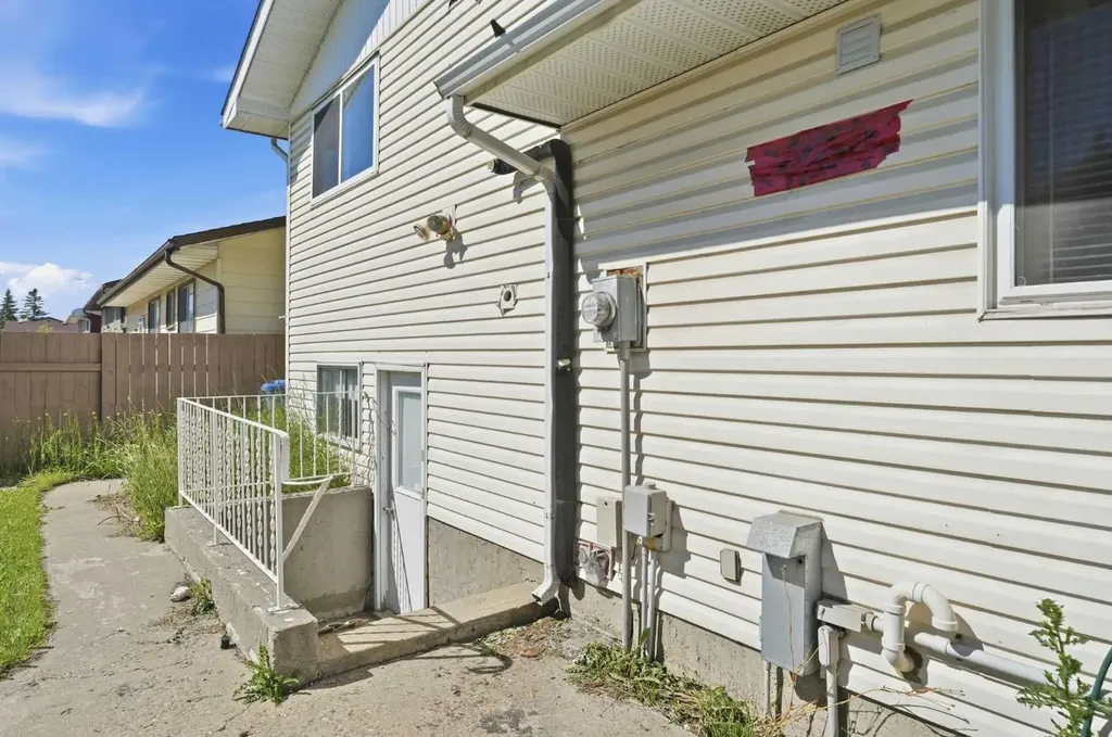 532 Rundleridge Drive NE Calgary AB t1y2k7