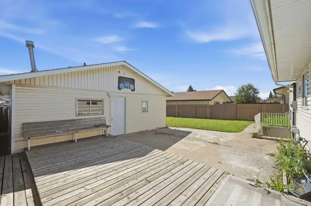 532 Rundleridge Drive NE Calgary AB t1y2k7