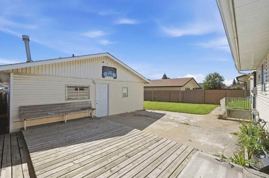 532 Rundleridge Drive NE Calgary AB t1y2k7
