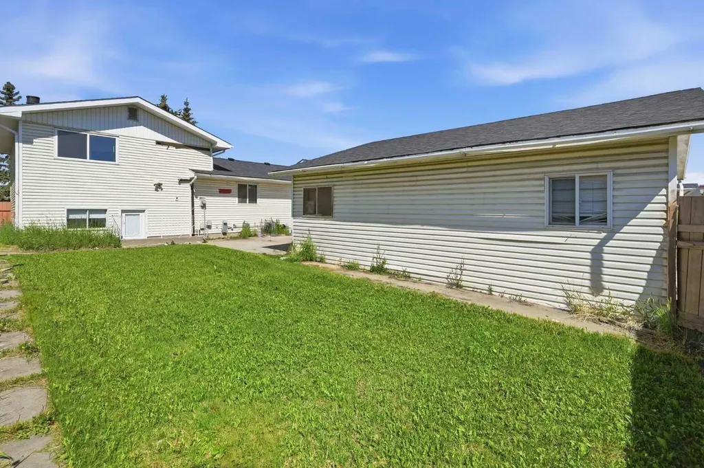 532 Rundleridge Drive NE Calgary AB t1y2k7