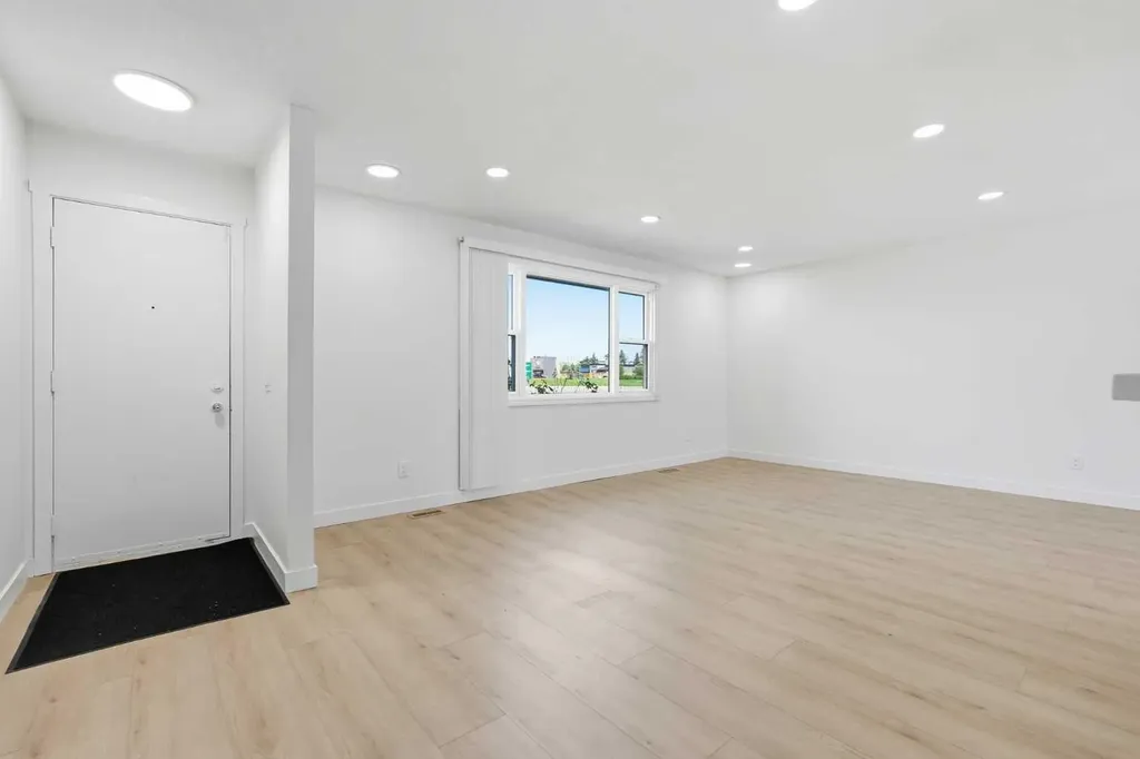 532 Rundleridge Drive NE Calgary AB t1y2k7