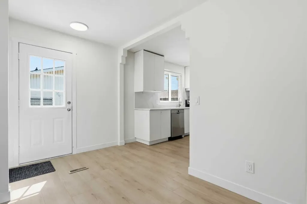 532 Rundleridge Drive NE Calgary AB t1y2k7