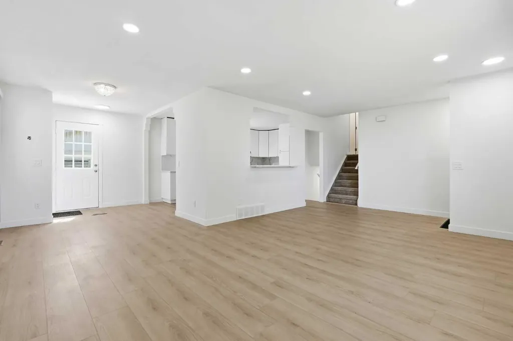 532 Rundleridge Drive NE Calgary AB t1y2k7