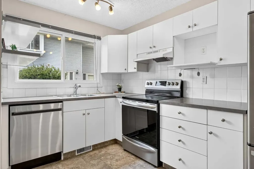 4810 40 Avenue SW Calgary AB T3E 1E5