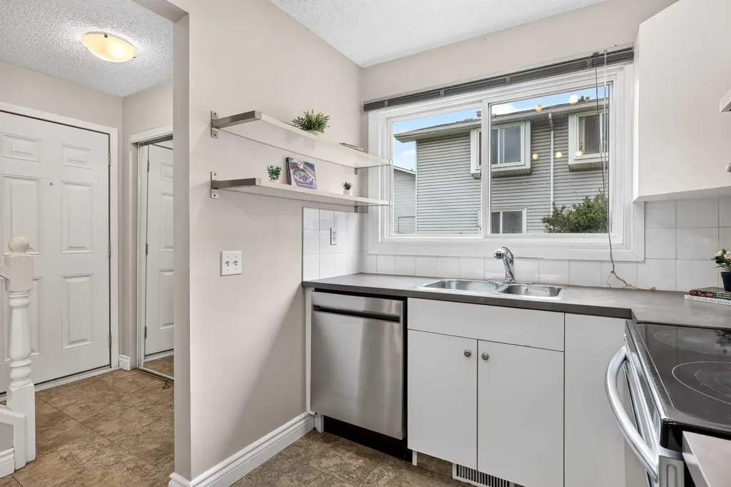 4810 40 Avenue SW Calgary AB T3E 1E5