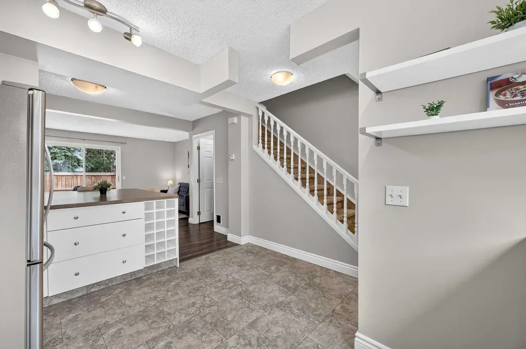 4810 40 Avenue SW Calgary AB T3E 1E5