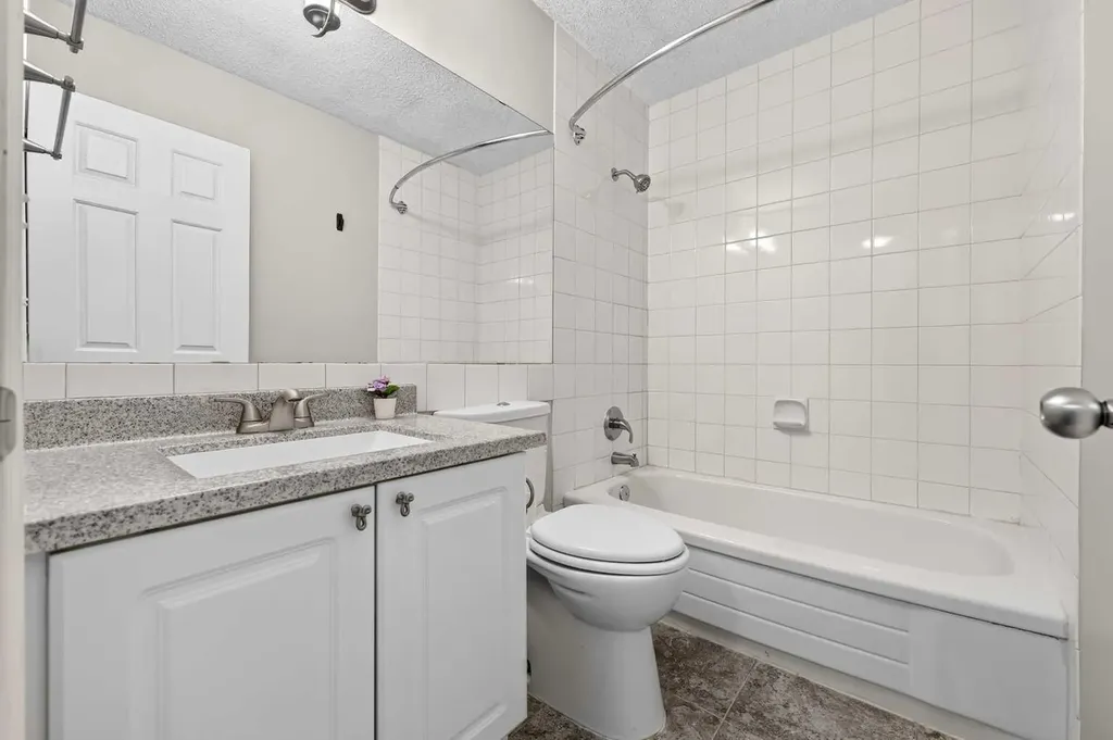 4810 40 Avenue SW Calgary AB T3E 1E5