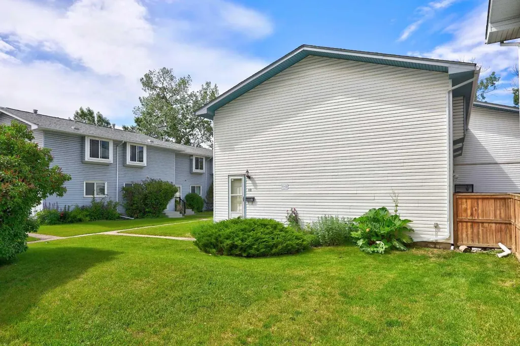 4810 40 Avenue SW Calgary AB T3E 1E5