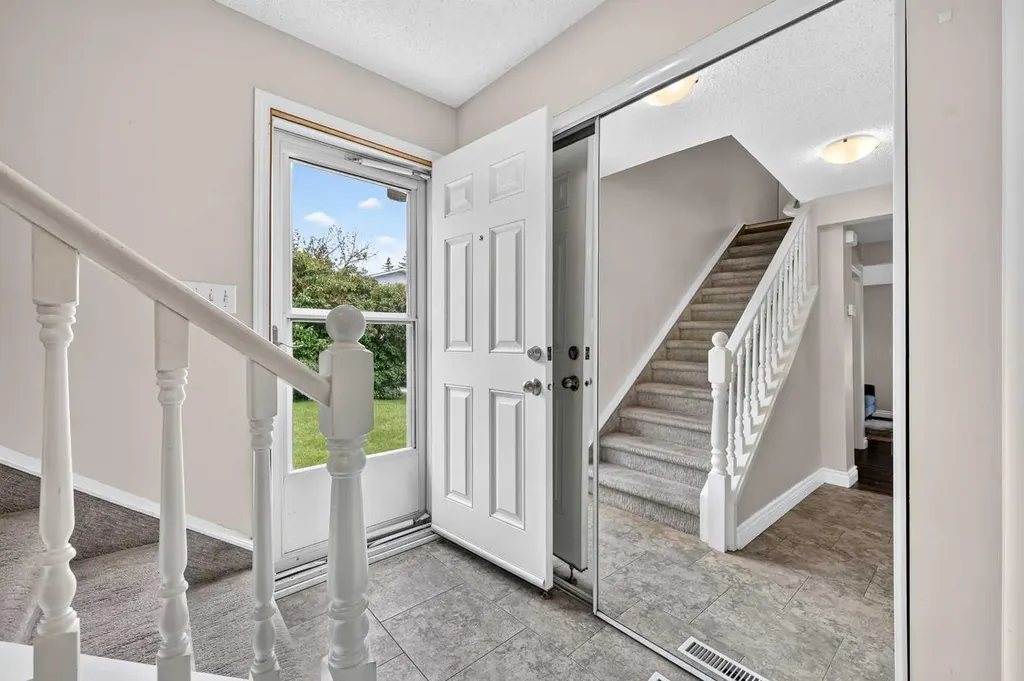 4810 40 Avenue SW Calgary AB T3E 1E5