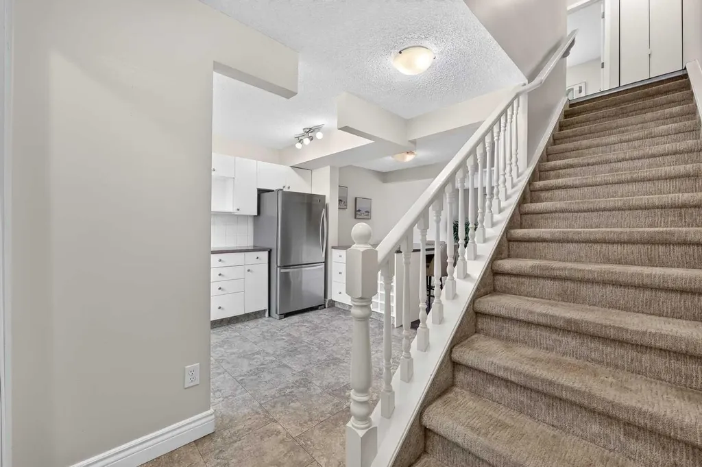 4810 40 Avenue SW Calgary AB T3E 1E5
