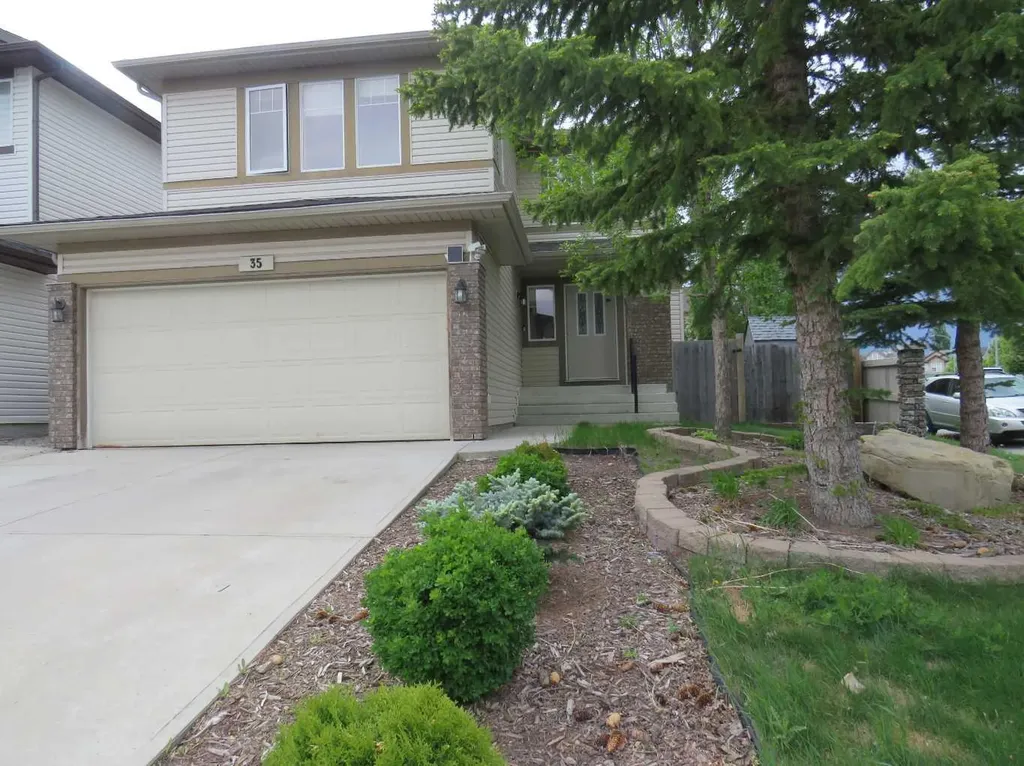 35 Panamount View NW Calgary AB T3K 0A6