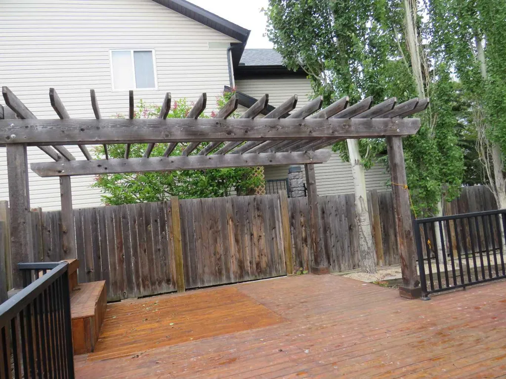 35 Panamount View NW Calgary AB T3K 0A6