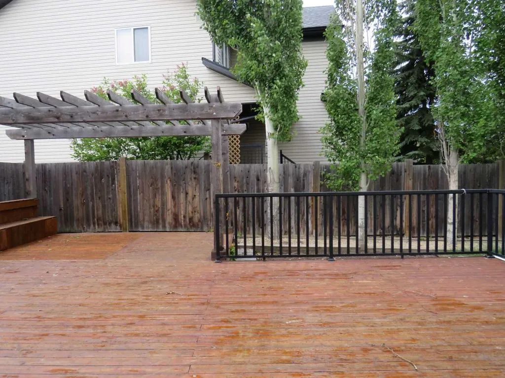 35 Panamount View NW Calgary AB T3K 0A6