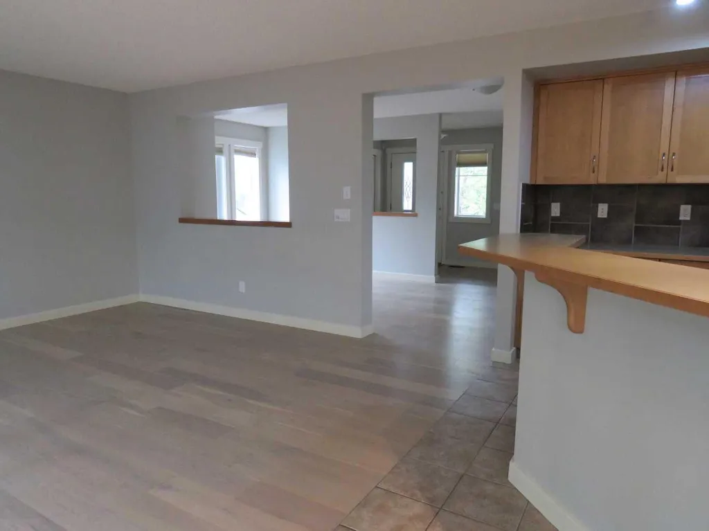 35 Panamount View NW Calgary AB T3K 0A6