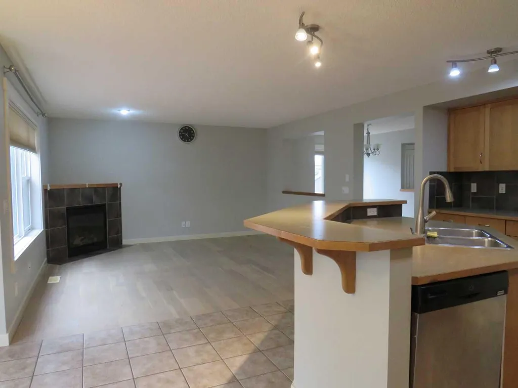 35 Panamount View NW Calgary AB T3K 0A6