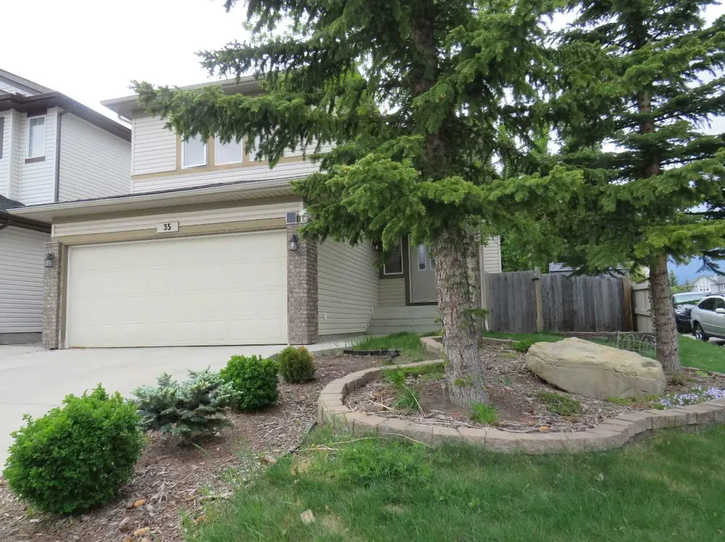 35 Panamount View NW Calgary AB T3K 0A6