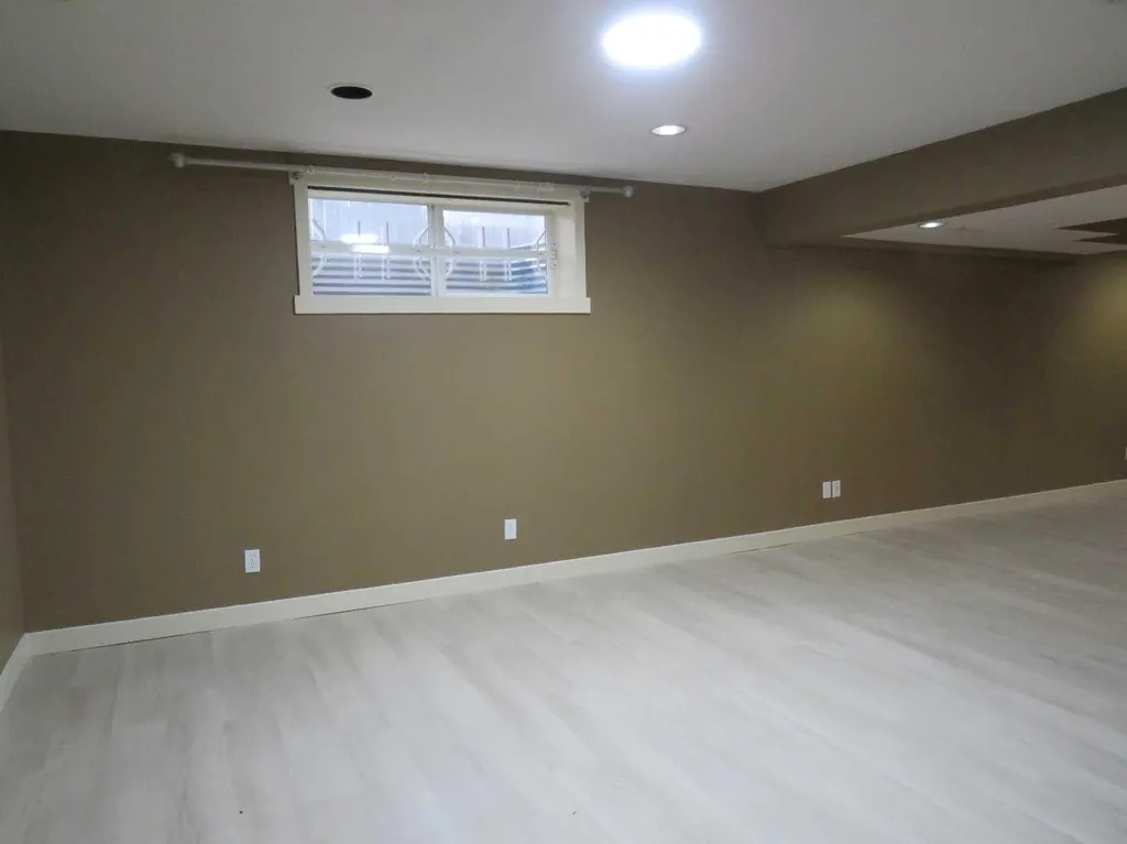 35 Panamount View NW Calgary AB T3K 0A6
