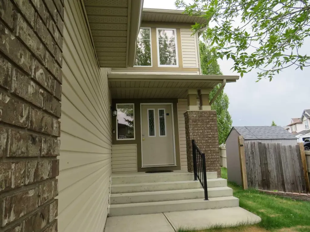 35 Panamount View NW Calgary AB T3K 0A6
