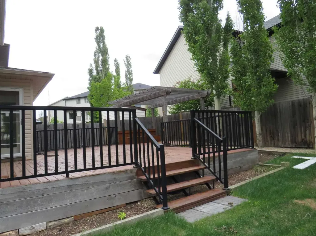 35 Panamount View NW Calgary AB T3K 0A6
