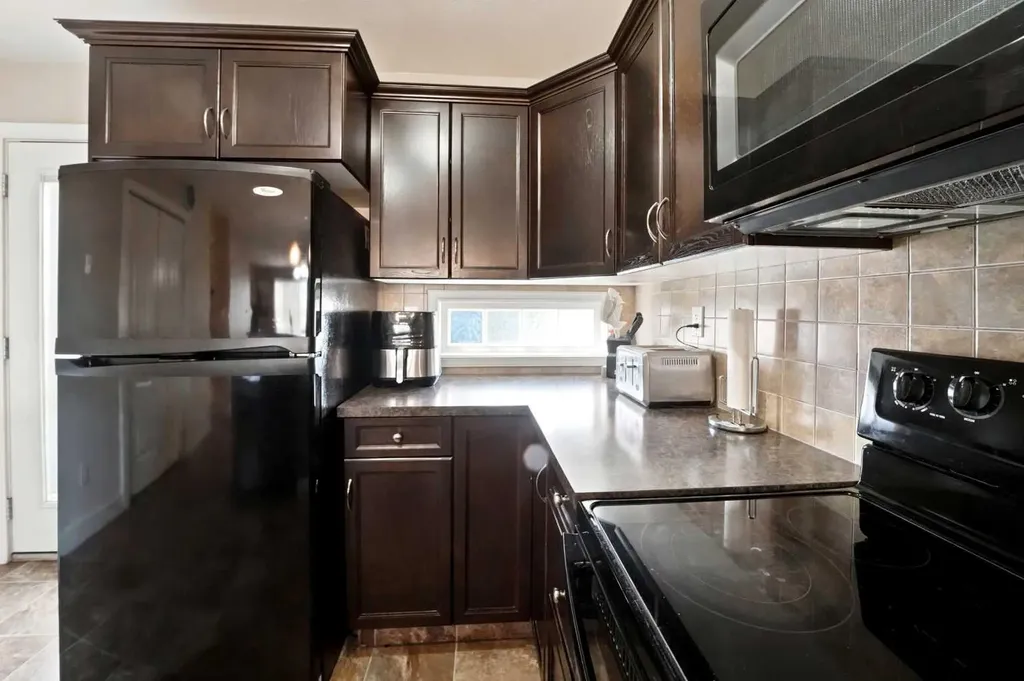 364 Kingston Drive Red Deer AB T4P 0H2