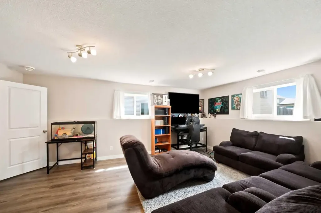 364 Kingston Drive Red Deer AB T4P 0H2