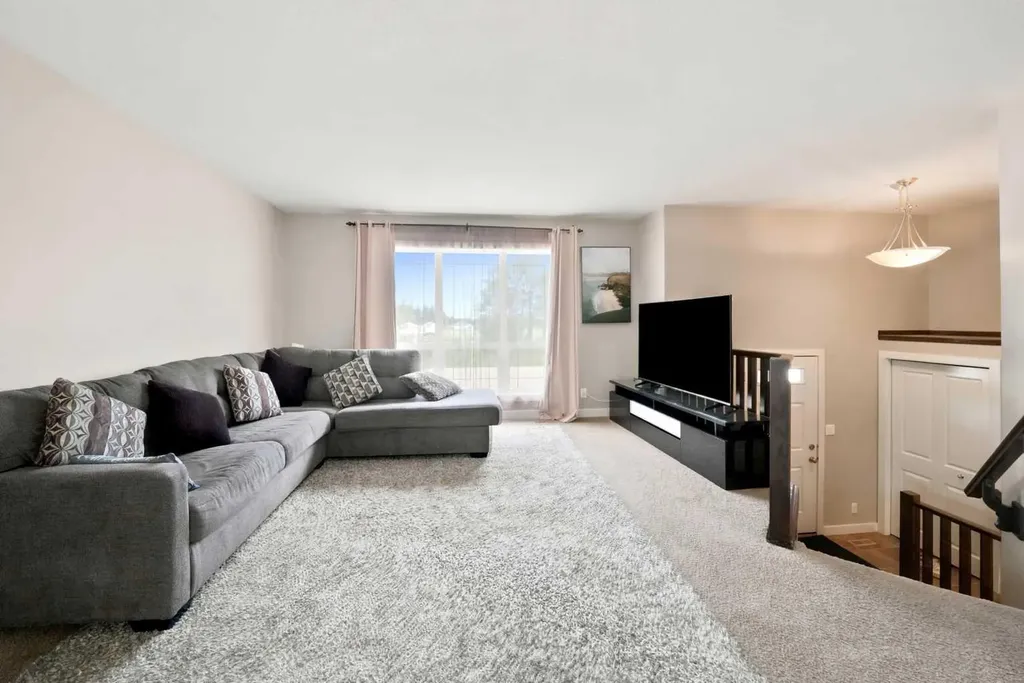 364 Kingston Drive Red Deer AB T4P 0H2