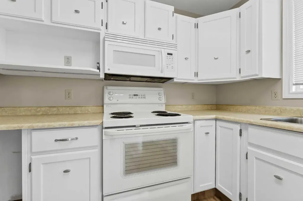 1051 3 Street NW Medicine Hat AB T1A 7Y4