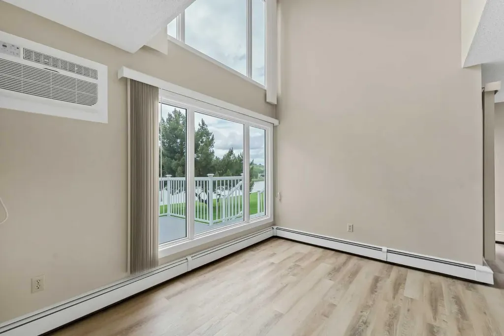 1051 3 Street NW Medicine Hat AB T1A 7Y4