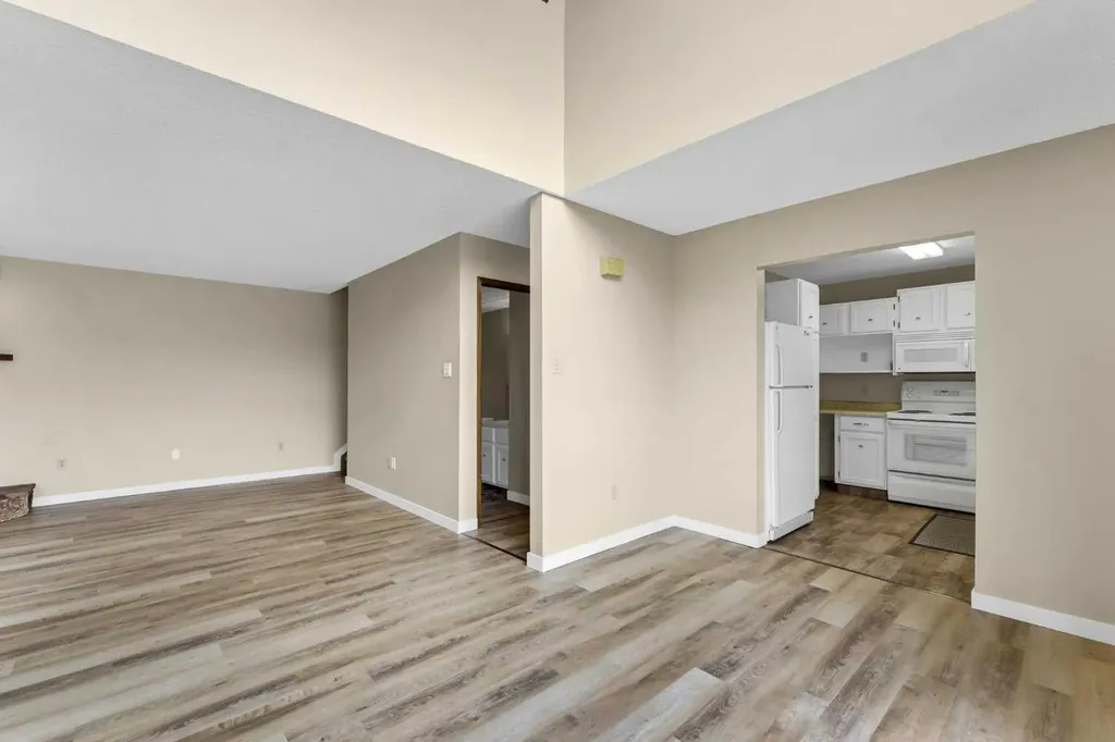 1051 3 Street NW Medicine Hat AB T1A 7Y4