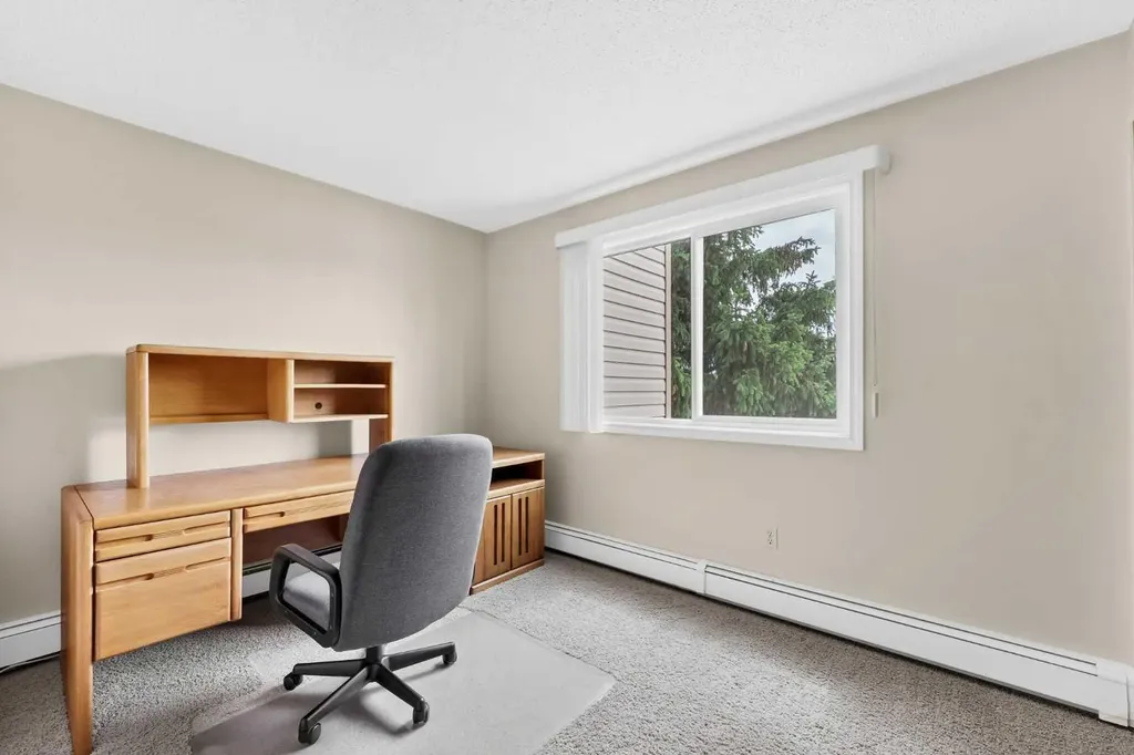 1051 3 Street NW Medicine Hat AB T1A 7Y4