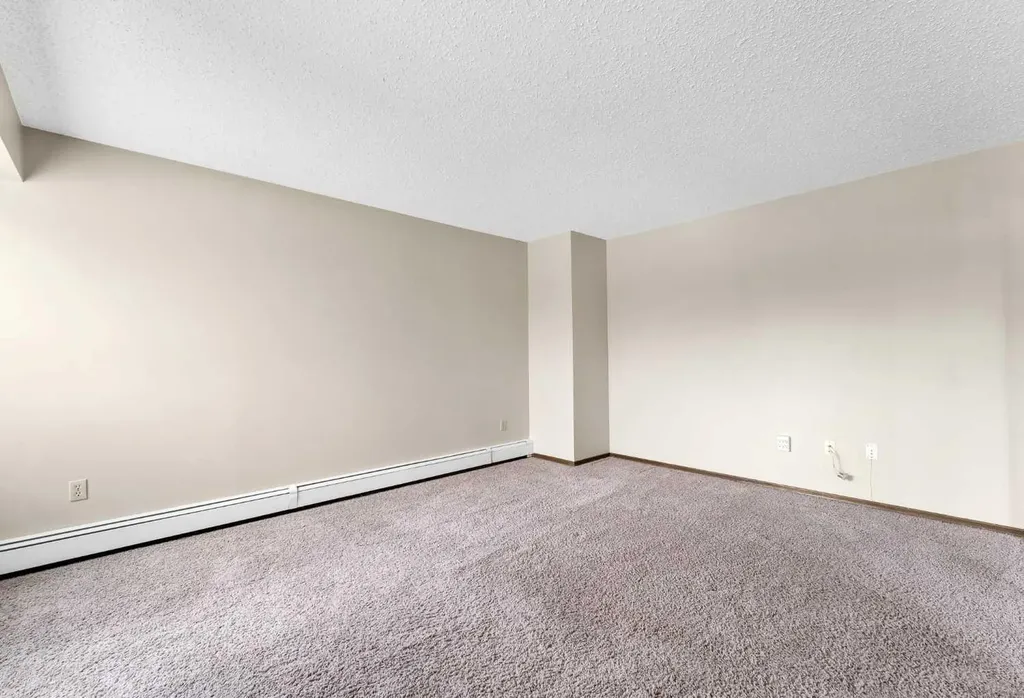 1051 3 Street NW Medicine Hat AB T1A 7Y4