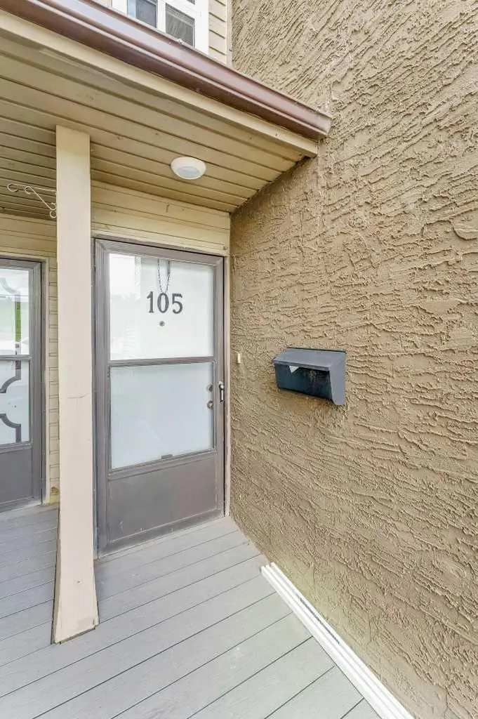 1051 3 Street NW Medicine Hat AB T1A 7Y4