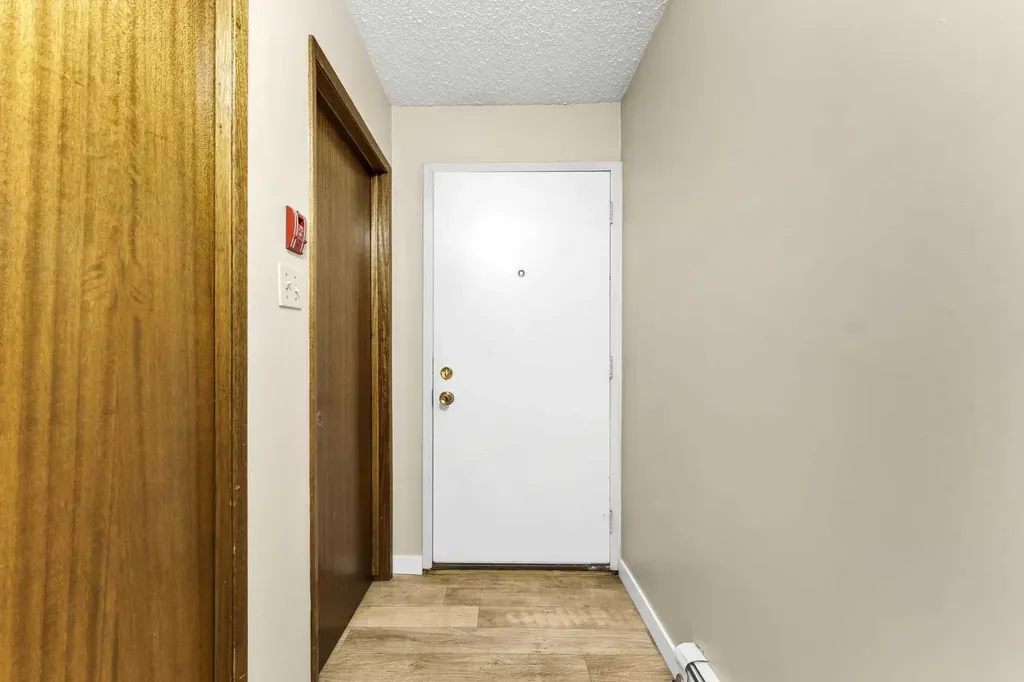 1051 3 Street NW Medicine Hat AB T1A 7Y4