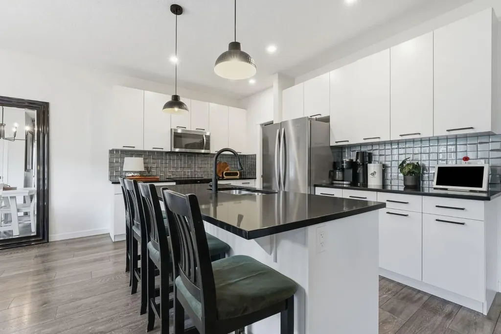 48 Sundown Way Cochrane AB T4C 2M4