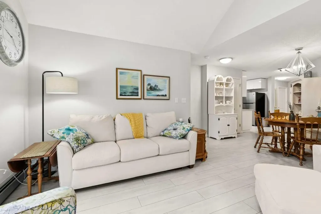 30 Sierra Morena Mews SW Calgary AB T3H 3K7