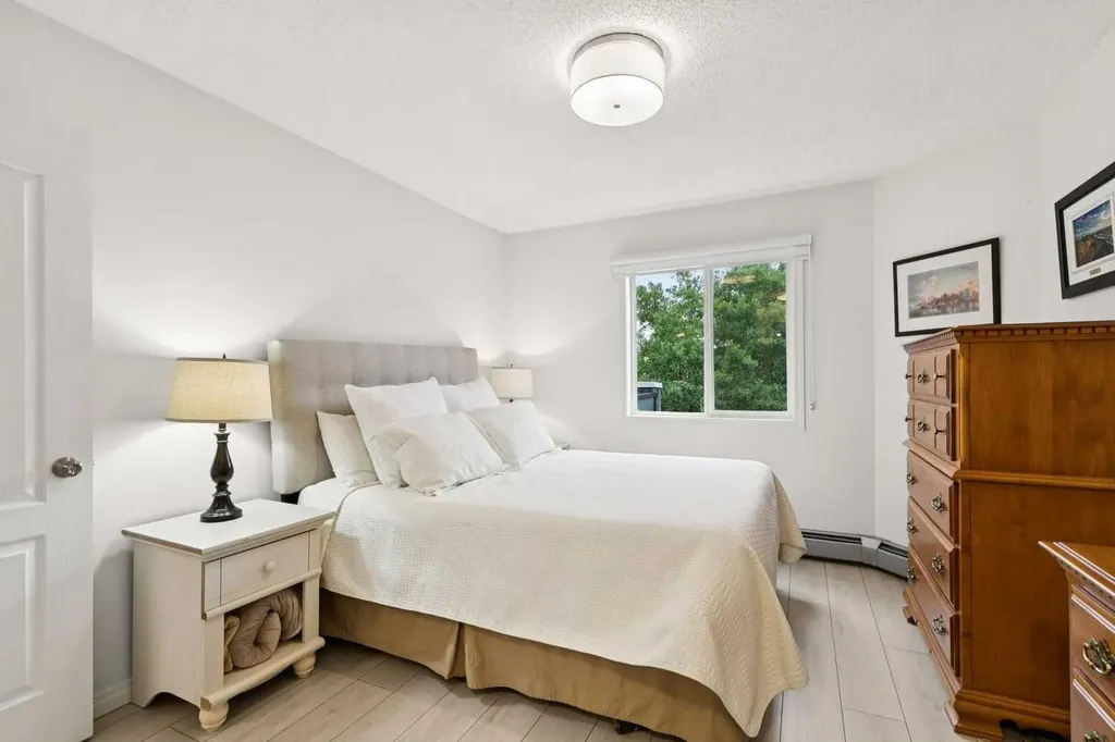 30 Sierra Morena Mews SW Calgary AB T3H 3K7