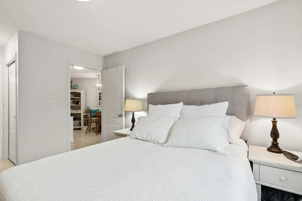 30 Sierra Morena Mews SW Calgary AB T3H 3K7