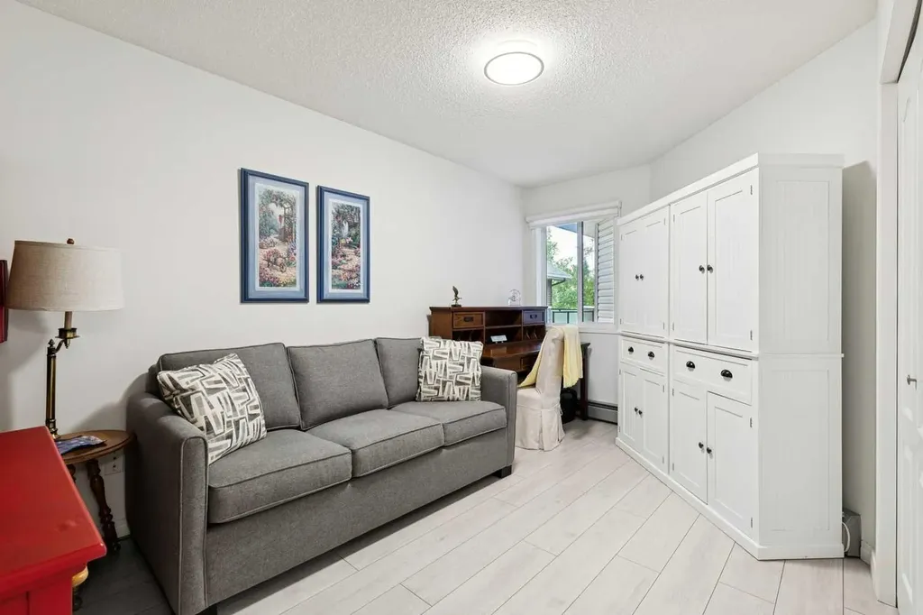 30 Sierra Morena Mews SW Calgary AB T3H 3K7