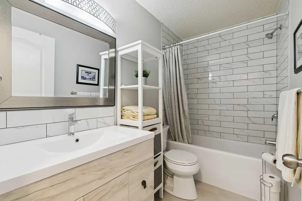 30 Sierra Morena Mews SW Calgary AB T3H 3K7