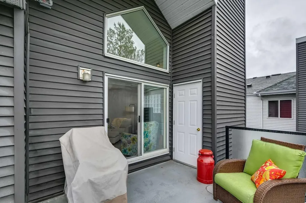 30 Sierra Morena Mews SW Calgary AB T3H 3K7