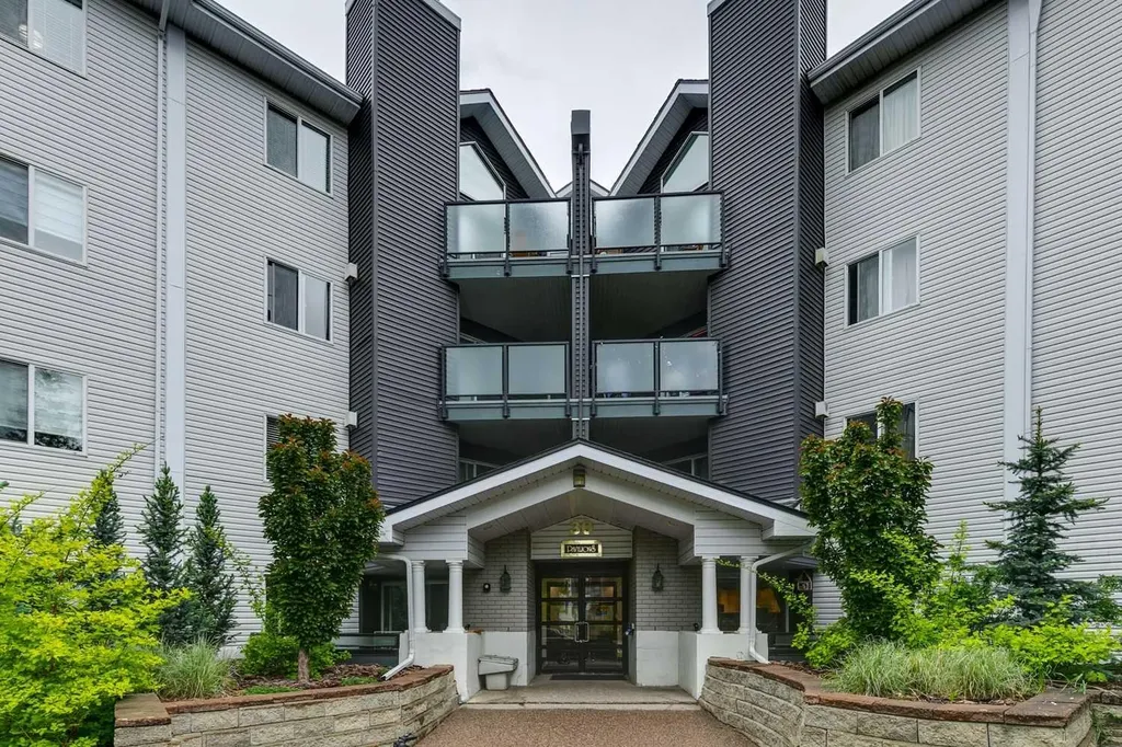 30 Sierra Morena Mews SW Calgary AB T3H 3K7