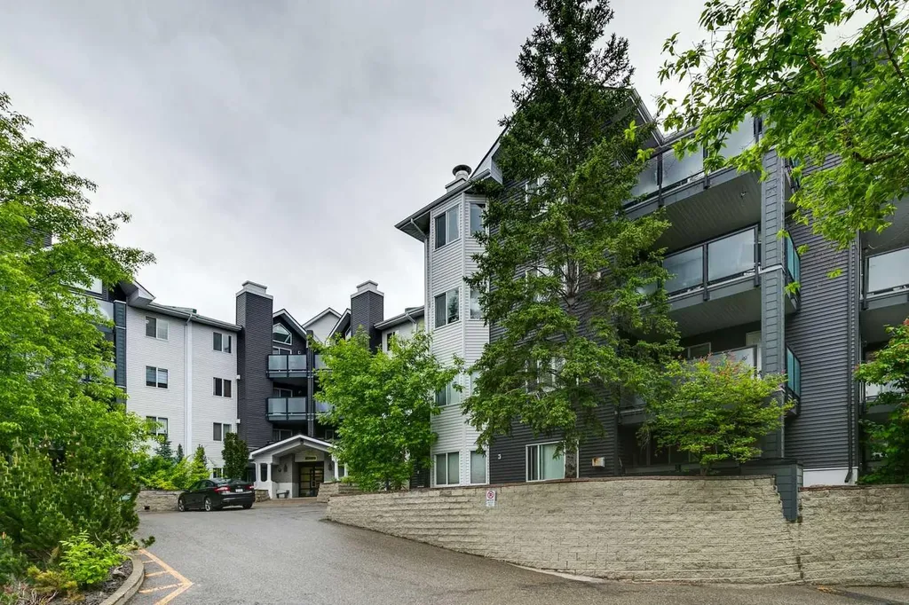 30 Sierra Morena Mews SW Calgary AB T3H 3K7